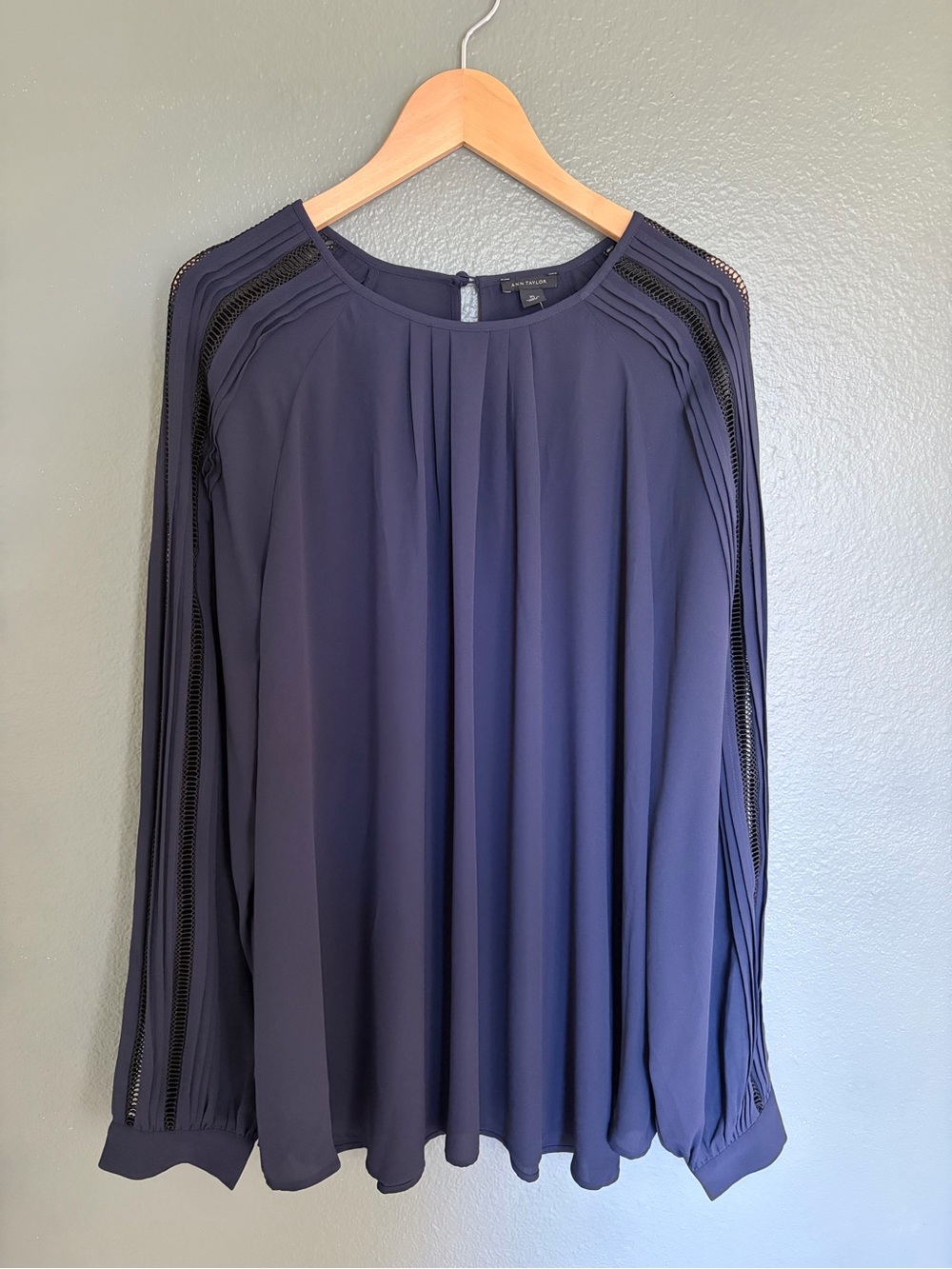 Ann Taylor Navy Pleated Long-Sleeve Blouse with Ladder Trim Size XL